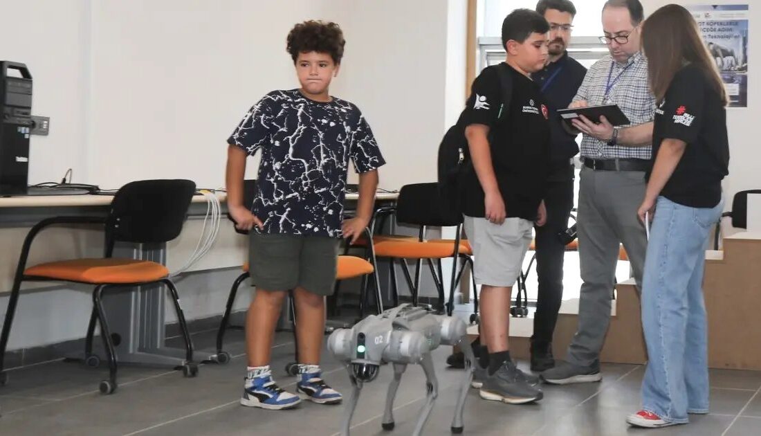 Bursa’da gerçekleştirilen robotik etkinlikleriyle teknolojinin gelişimine katkı sağlandı. Katılımcılar bilgilerini