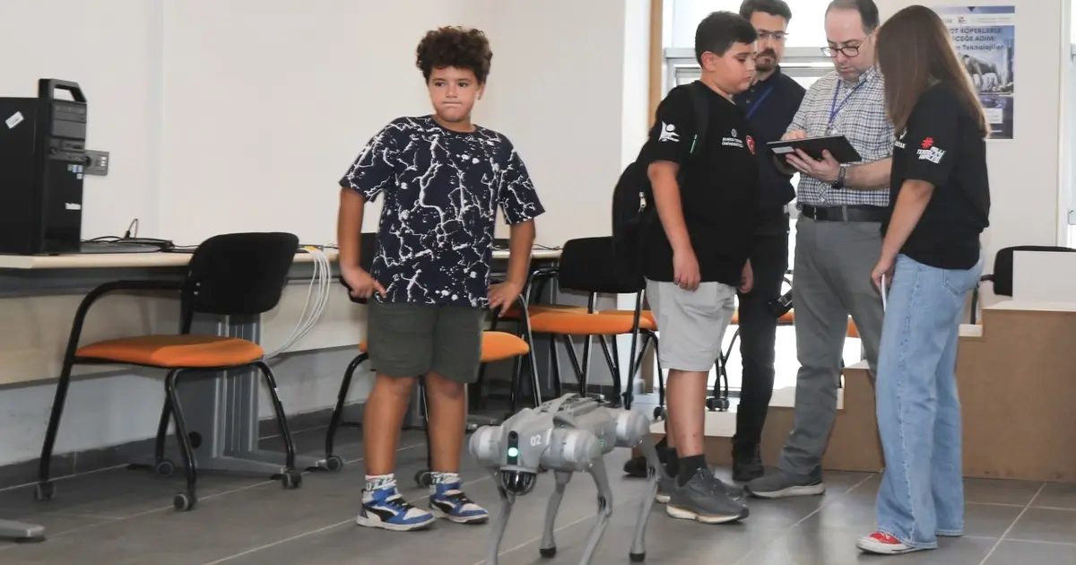 Bursa’da gerçekleştirilen robotik etkinlikleriyle teknolojinin gelişimine katkı sağlandı. Katılımcılar bilgilerini