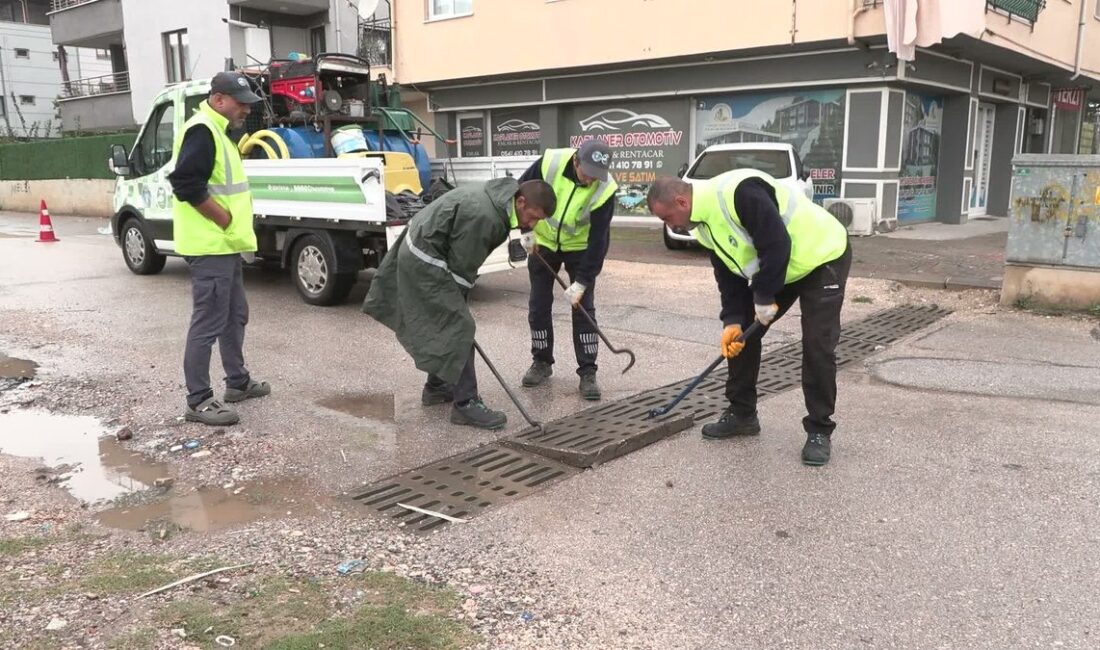 Bursa'da sağanak yağışa karşı olağanüstü müdahale edildi. İlçe ve kent