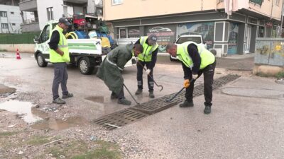 Bursa'da sağanak yağışa karşı olağanüstü müdahale edildi. İlçe ve kent