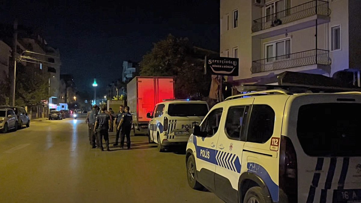 Bursa'da yaşanan şiddet olayı, eşine ve polislere yönelik saldırıyla gündeme