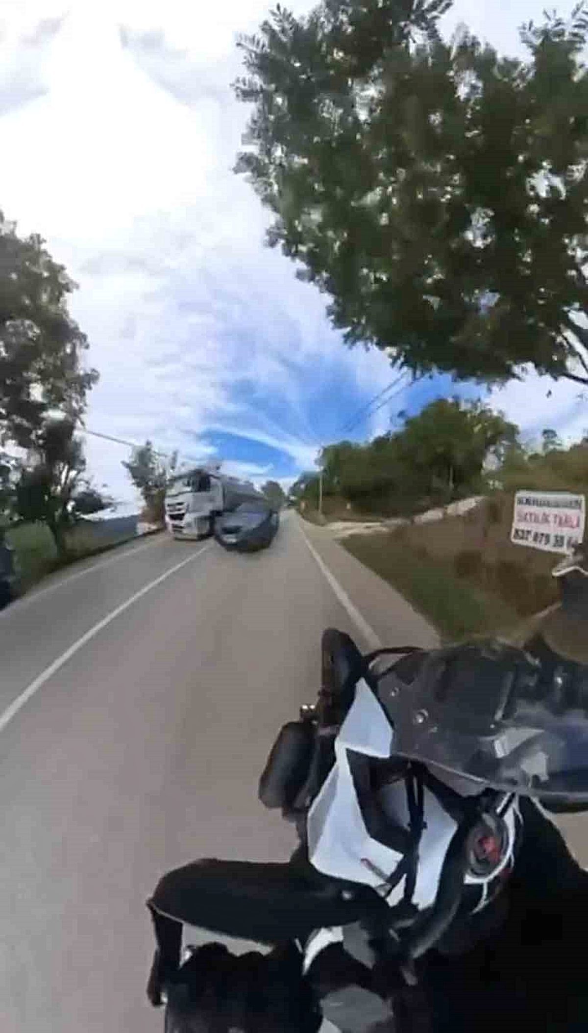 Bursa'da gerçekleşen sollama girişimi, trafikte ciddi bir faciadan dönerek dikkatli
