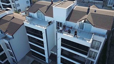 Bursa'da tadilat sırasında yaşanan olayda bir işçi yaralandı. Detaylar ve