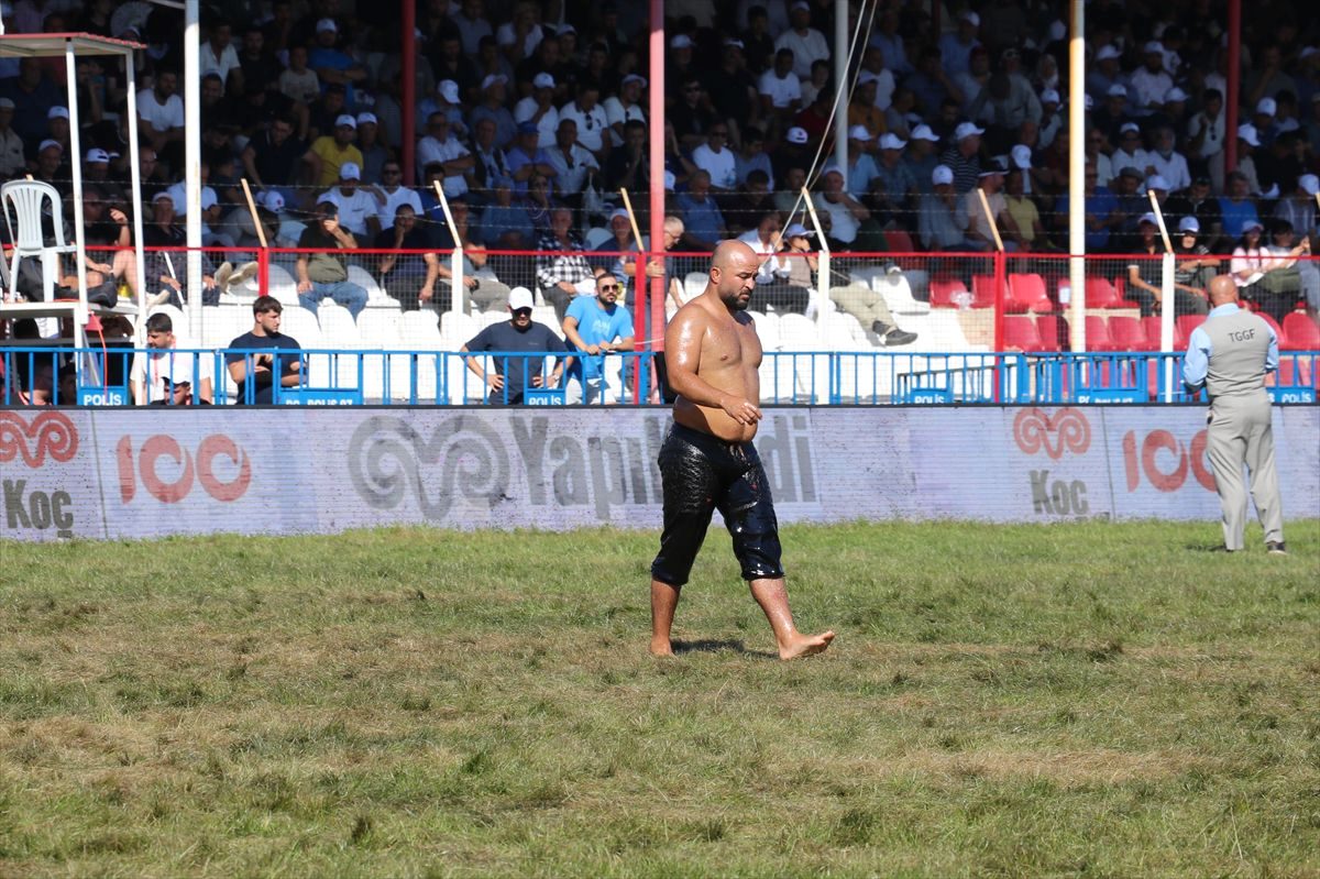 Bursa'da düzenlenen tarihi Elmalı Yağlı Güreşleri'nin heyecanını keşfedin. Geleneksel sporun