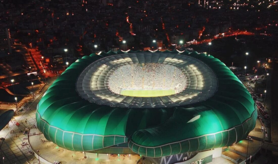 Bursa'da tribünlerin coşkusu zirvede! Heyecan dolu anlar ve unutulmaz anlar