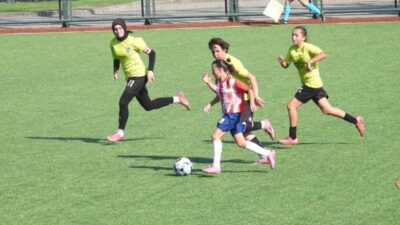 Bursa'da U15 Kızlar Gelişim Ligi, genç yeteneklerin mücadelesine sahne oluyor.