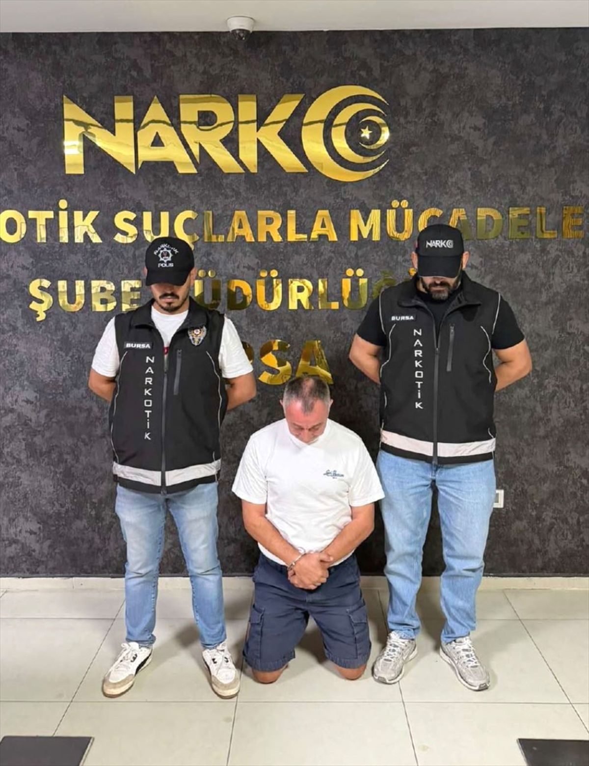 Bursa'da uluslararası aranan zanlı, polis ekipleri tarafından yakalandı. Detaylar ve
