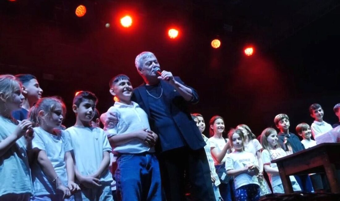 Bursa'da ünlü sanatçı Cengiz Kurtoğlu'nun son performansı ve etkinlik detayları