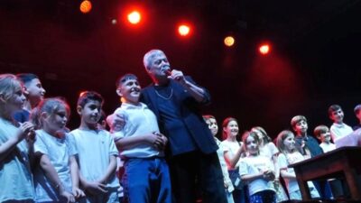 Bursa'da ünlü sanatçı Cengiz Kurtoğlu'nun son performansı ve etkinlik detayları