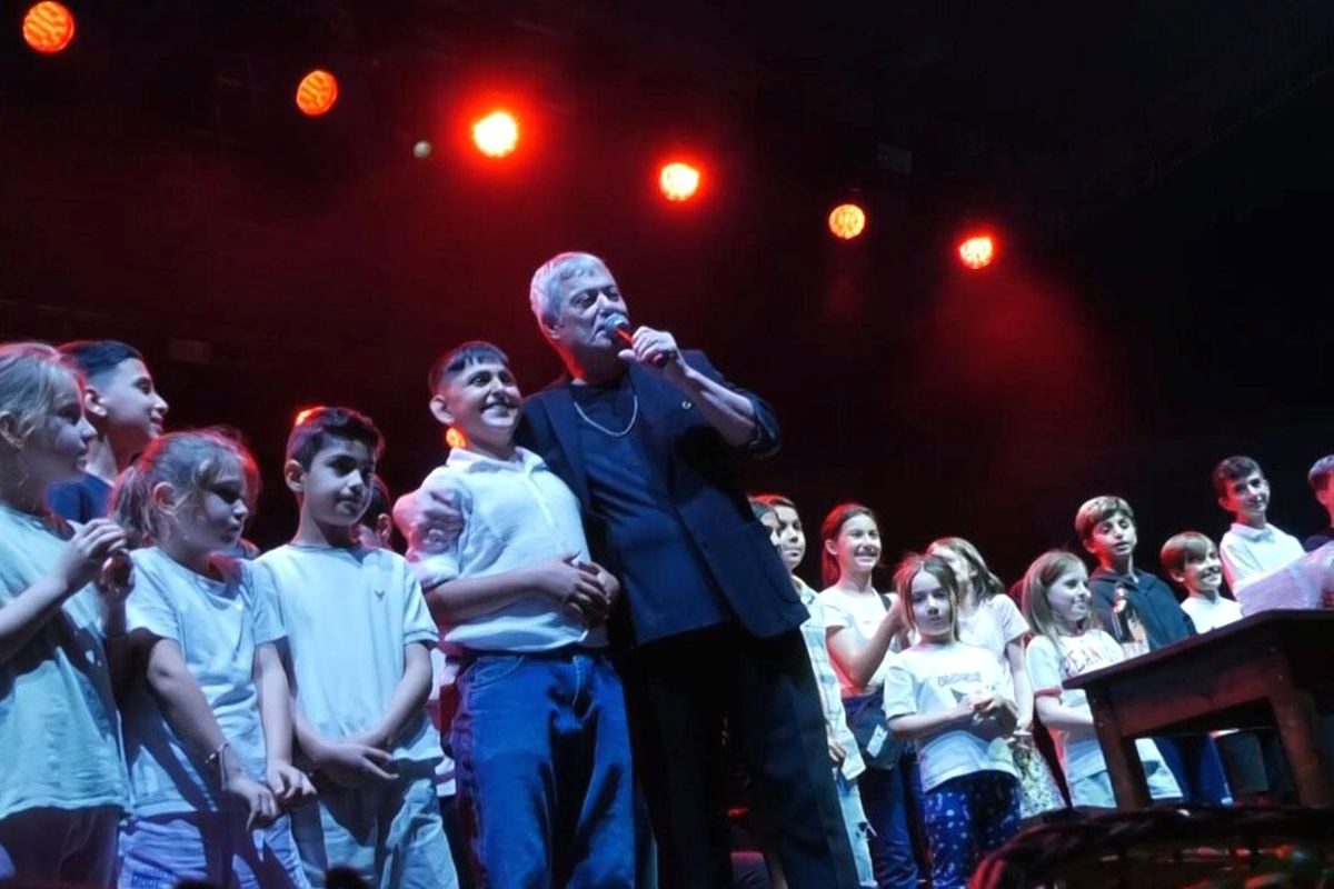 Bursa'da ünlü sanatçı Cengiz Kurtoğlu'nun son performansı ve etkinlik detayları