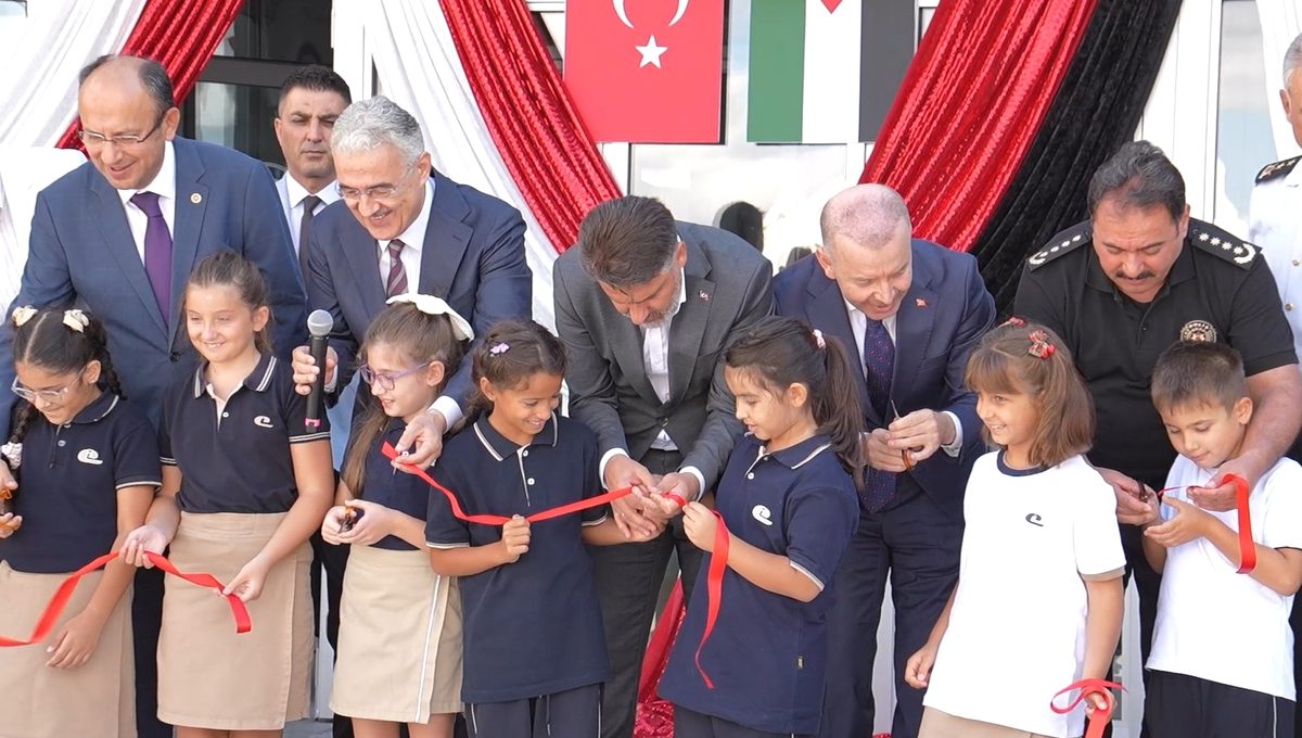 Bursa'da yeni eğitim yılı coşkusunu ve hazırlıklarını yansıtan resmi ve