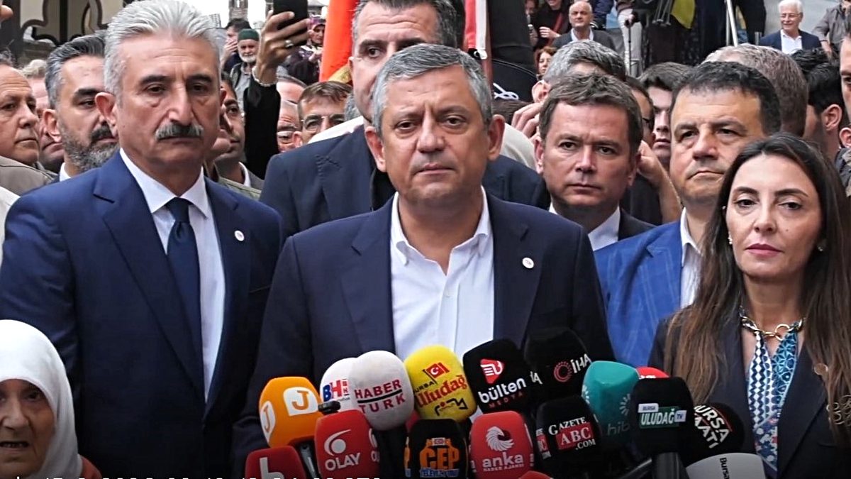 Bursa'da yerel yönetim krizi hızla büyüyerek ilçelerde ve şehir genelinde
