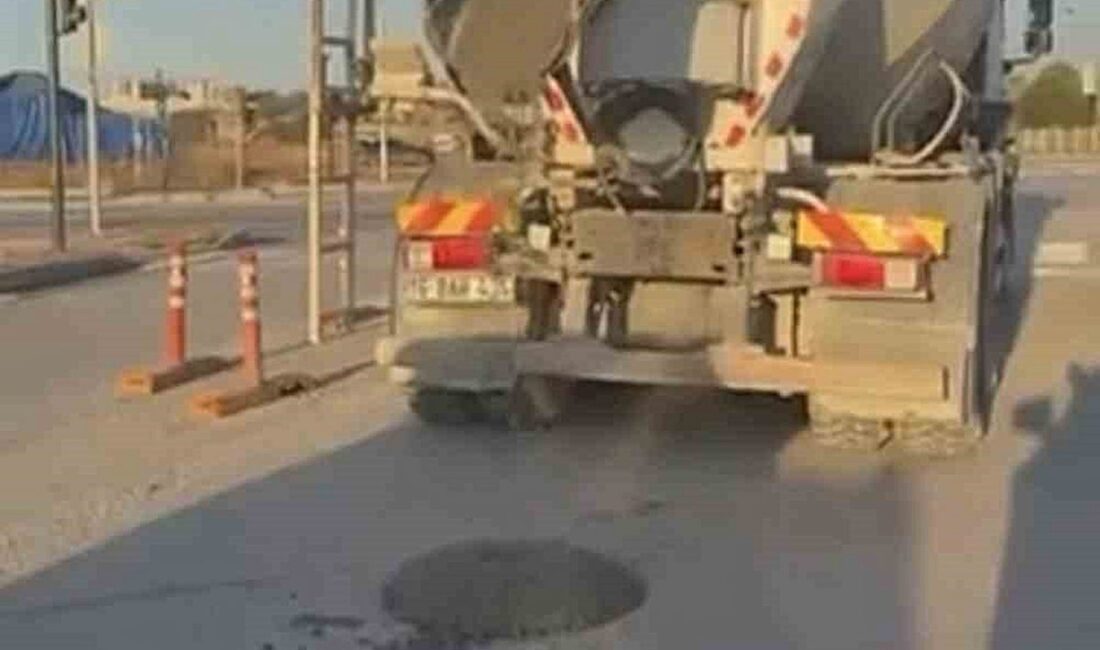 Bursa'da yol üzerinde beton dökme çalışmaları gerçekleştirilmektedir. Güncel gelişmeler için