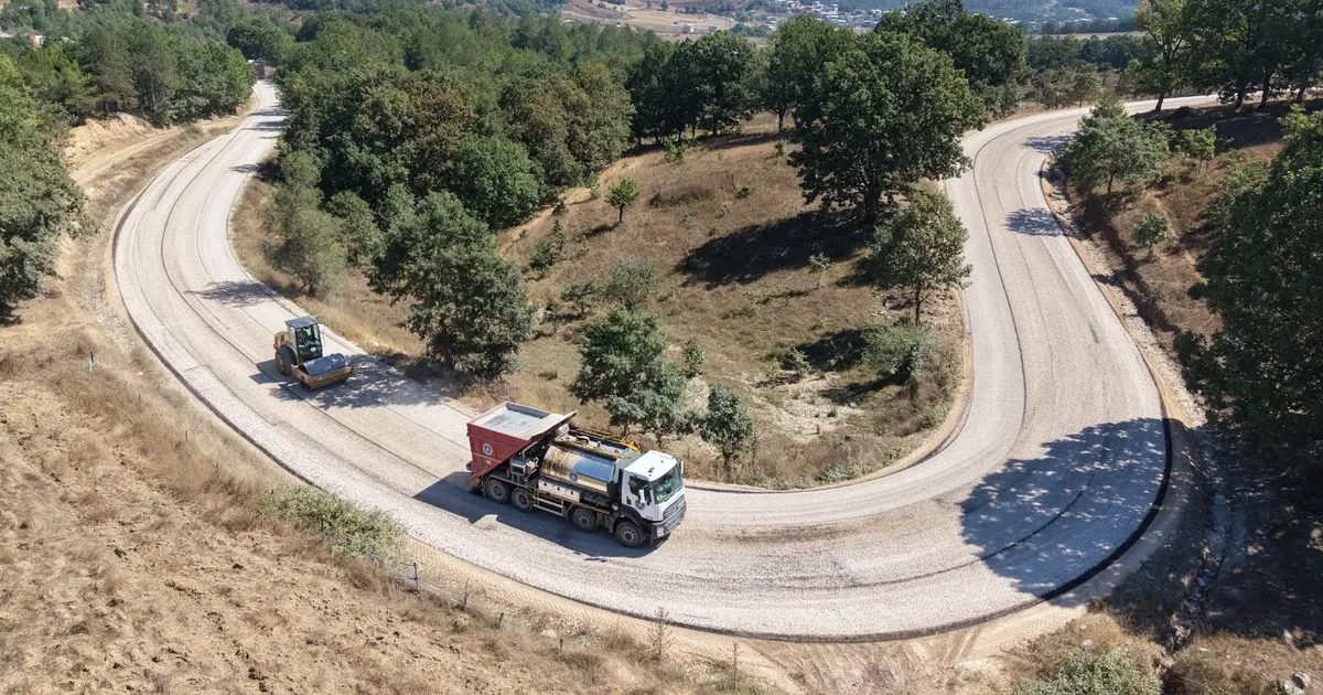 Bursa’da yol yenileme seferberliği başlatıldı. Kentte ulaşım altyapısının güçlendirilmesi ve