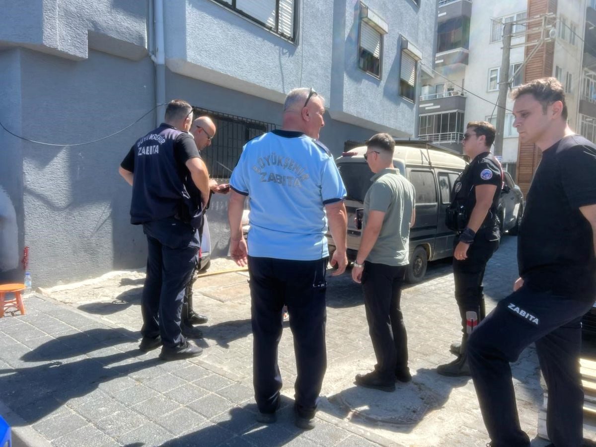 Bursa'da zabıtalar ile seyyar satıcılar arasındaki silahlı çatışma ve zabıta