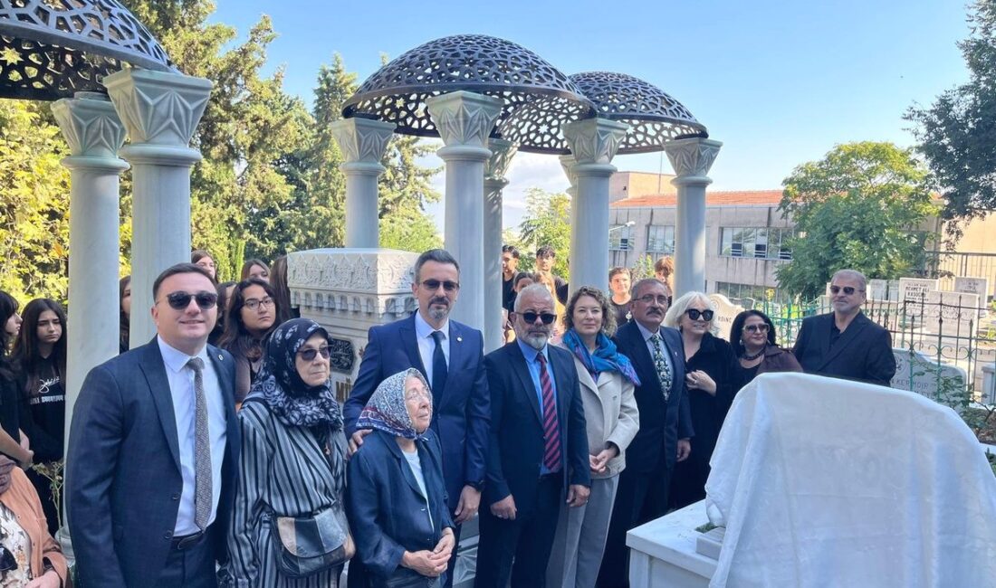 Bursa'da Zeki Müren anma töreni düzenlendi. Sanatçının anısı onurlandırıldı ve