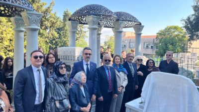 Bursa'da Zeki Müren anma töreni düzenlendi. Sanatçının anısı onurlandırıldı ve