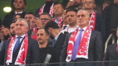 Bursa'daki futbol maçında tezahüratların etkileyici ve coşkulu atmosferiyle ilgili detaylı