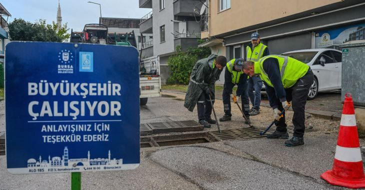 Bursa Büyükşehir Belediyesi, şehir genelinde etkili olan yoğun yağış ve