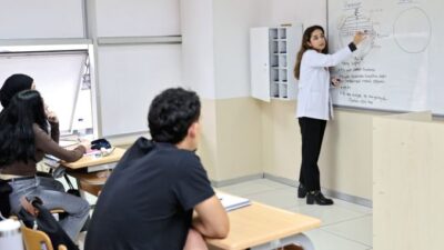 Bursa Büyükşehir Belediyesi’nin 2026-2027 eğitim-öğretim döneminde üniversite sınavına hazırlanan gençlere
