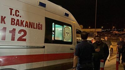 Gemlik'te iskelede düşen genç, sağlık ekipleri tarafından hızla kurtarıldı. Olayla