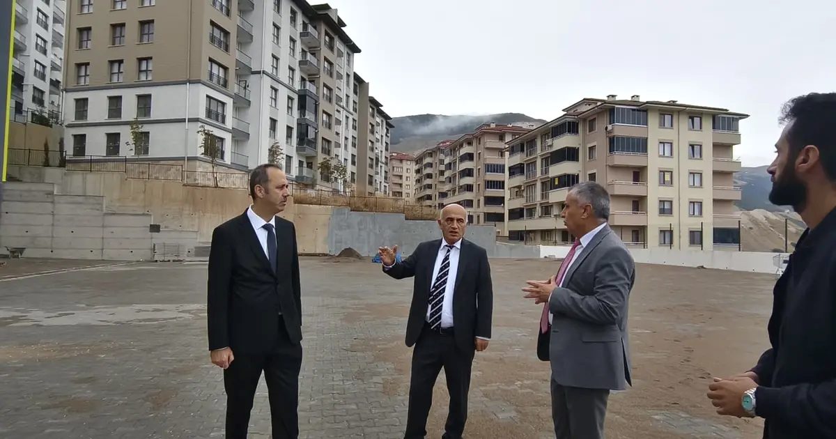 Gemlik'te öğrenci yatırımlarını inceleyerek eğitim sektöründeki gelişmeleri ve projeleri yakından