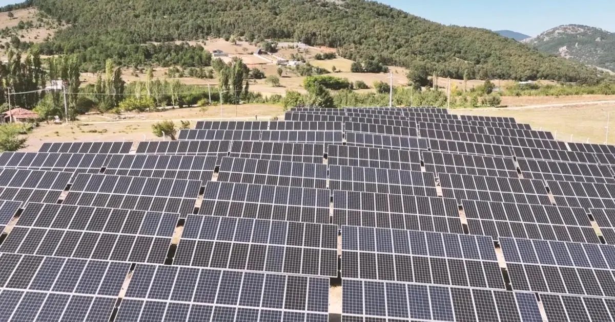 Gürsu'da güneş enerjisi alanındaki gelişmeleri ve yenilikleri detaylarıyla inceleyen, sürdürülebilir