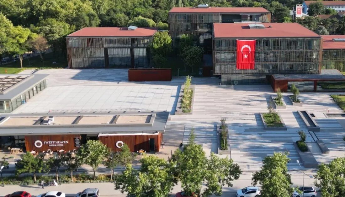 İnegöl Belediyesi'nin dijital dönüşüm çalışmalarıyla hizmet kalitesini artırırken, teknolojik gelişmeleri
