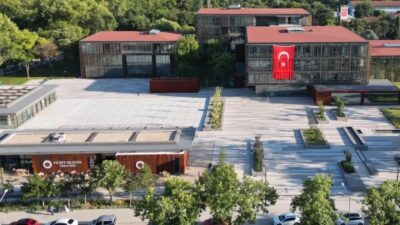İnegöl Belediyesi'nin dijital dönüşüm çalışmalarıyla hizmet kalitesini artırırken, teknolojik gelişmeleri