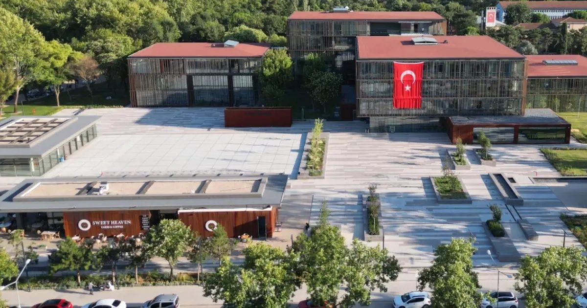 İnegöl Belediyesi'nin dijital dönüşüm çalışmalarıyla hizmet kalitesini artırırken, teknolojik gelişmeleri