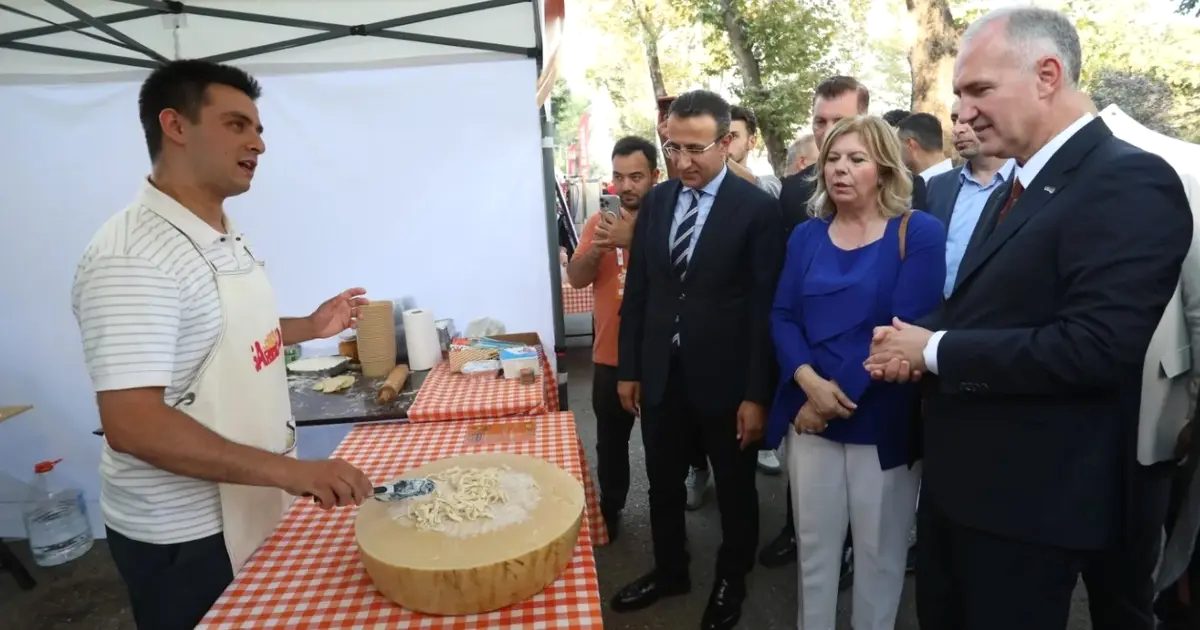 İnegöl Gastronomi Festivali başladı. Lezzetleri keşfedin, etkinliklere katılın ve İnegöl'ün
