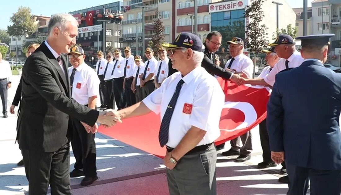 İnegöl Kurtuluş Günü'nün coşkulu kutlamalarıyla tarihimiz ve kültürümüz gururla yaşanıyor.