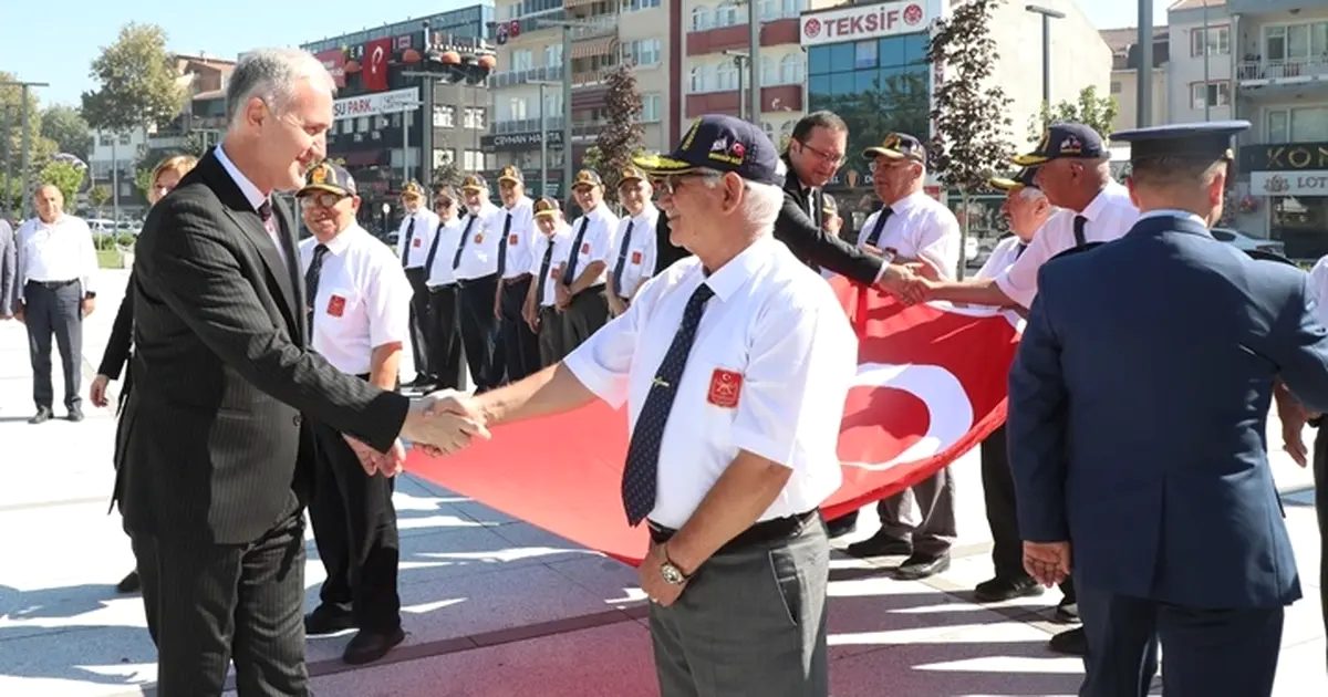 İnegöl Kurtuluş Günü'nün coşkulu kutlamalarıyla tarihimiz ve kültürümüz gururla yaşanıyor.