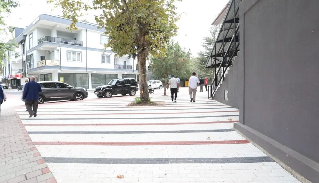 İnegöl'de camii çevresi yenilendi; modern ve estetik düzenlemelerle bölge estetiğine