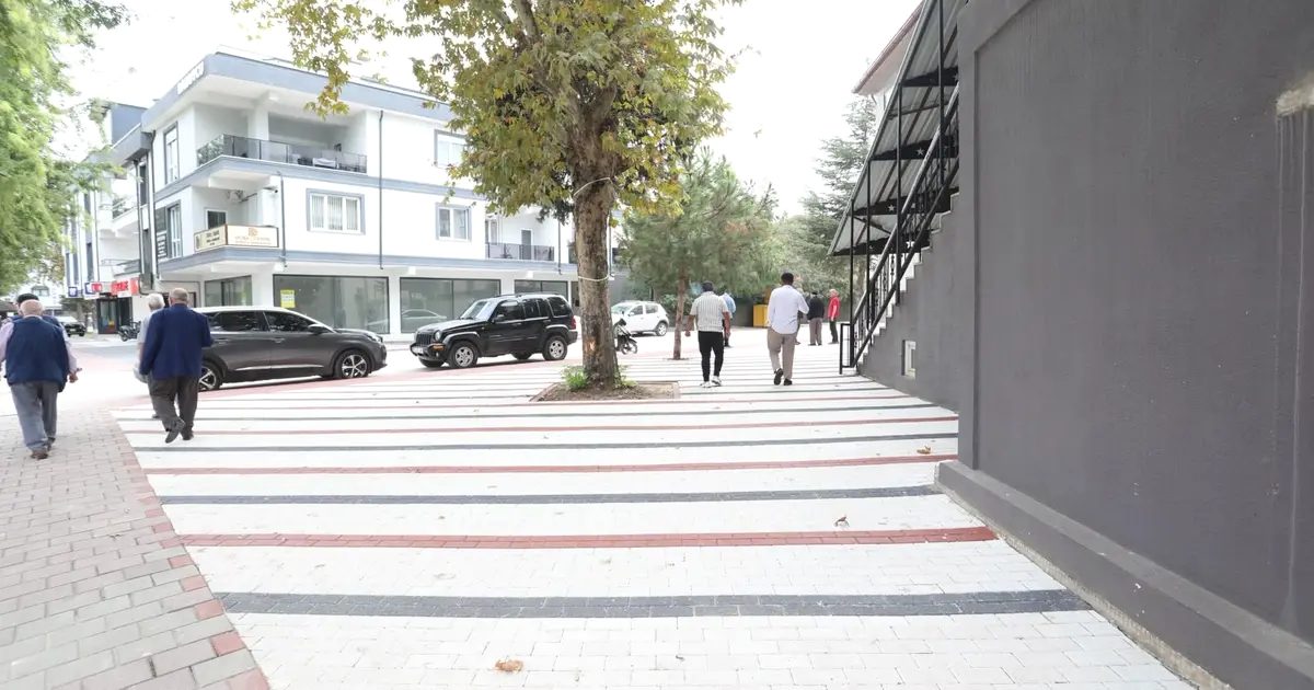 İnegöl'de camii çevresi yenilendi; modern ve estetik düzenlemelerle bölge estetiğine