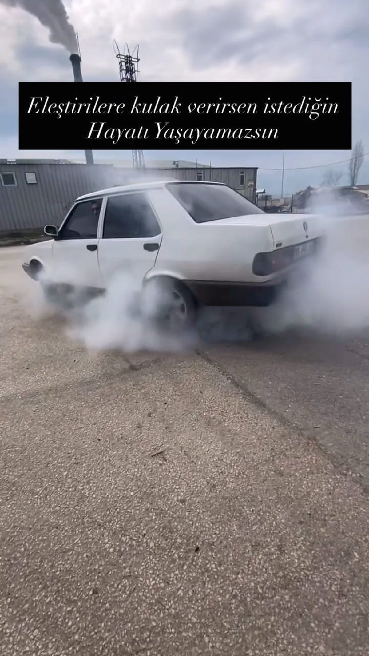 İnegöl'de drift yapan sürücüye ağır cezai işlemler uygulanmış olup, trafikte