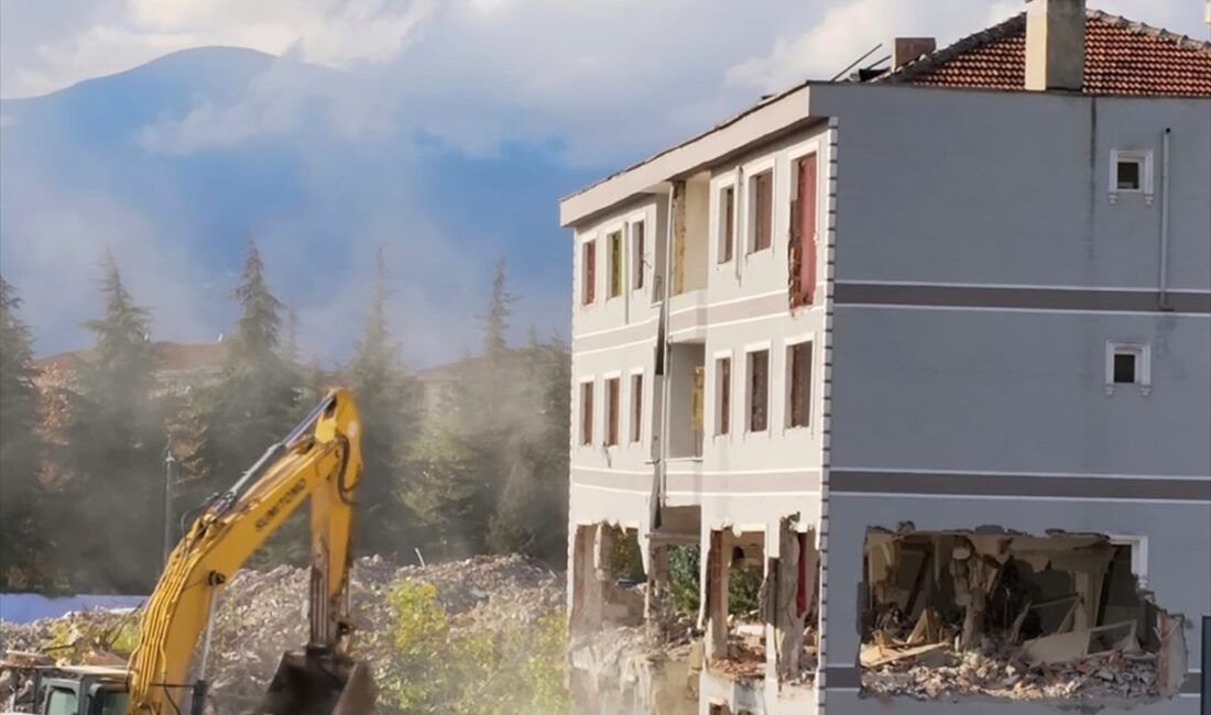 İnegöl'de kentsel dönüşüm projeleri devam ediyor. Modern ve güvenli yaşam