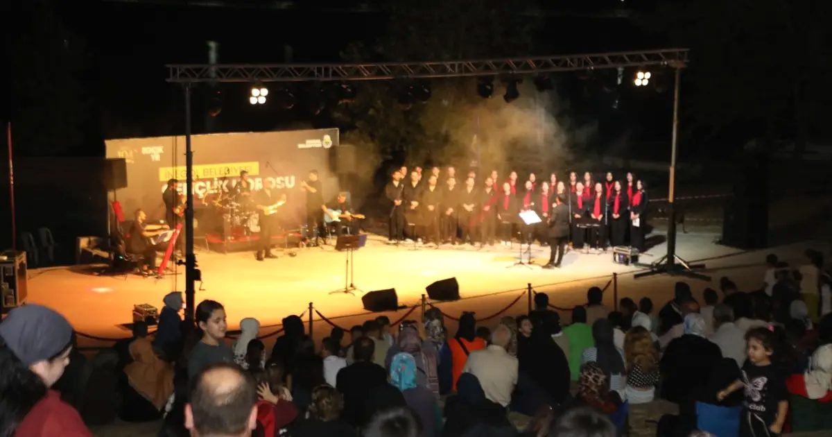İnegöl’de Kurtuluş Günü coşkusunu resmi törenler ve etkinliklerle kutlayarak tarihimize