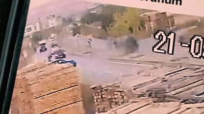 İnegöl'de meydana gelen otomobil kazası, güvenlik kamerası görüntüleriyle detaylı inceleniyor.