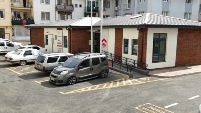 İnegöl'de sağlık merkezi çevresi asfaltlama çalışmaları tamamlanarak, ulaşım kolaylığı sağlandı