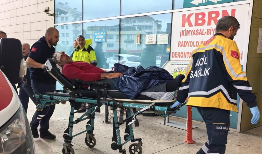 İnegöl'de yaşanan olayda tırın kanala uçması sonucu şekerler etrafa saçıldı.