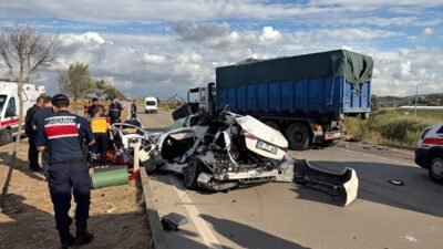 Karacabey'de yaşanan trafik kazasında maalesef anne ve çocuk hayatını kaybetti.