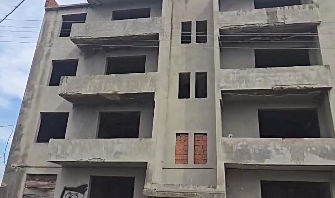 Karacabey'deki 30 yıllık boş bina tepki çekti. Durum detayları ve