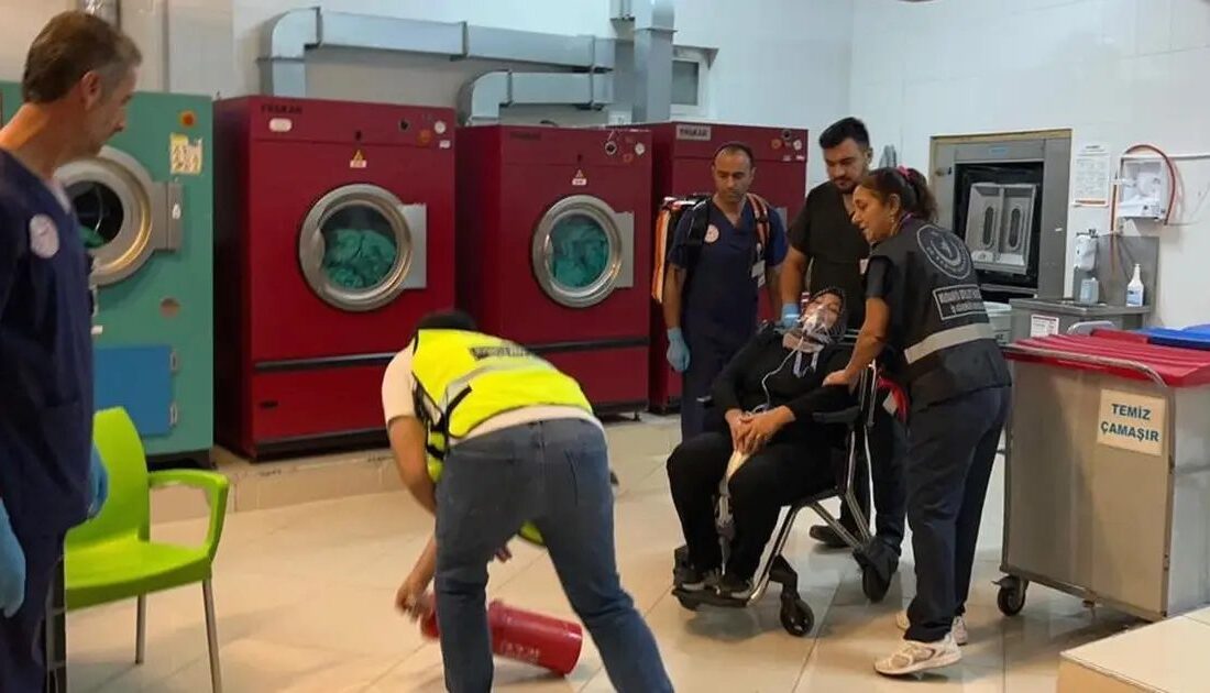 Mudanya Hastanesi’nde gerçekleştirilen yangın tatbikatı, acil durum hazırlıklarının önemini vurgulamakta