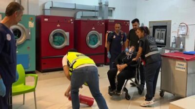 Mudanya Hastanesi’nde gerçekleştirilen yangın tatbikatı, acil durum hazırlıklarının önemini vurgulamakta