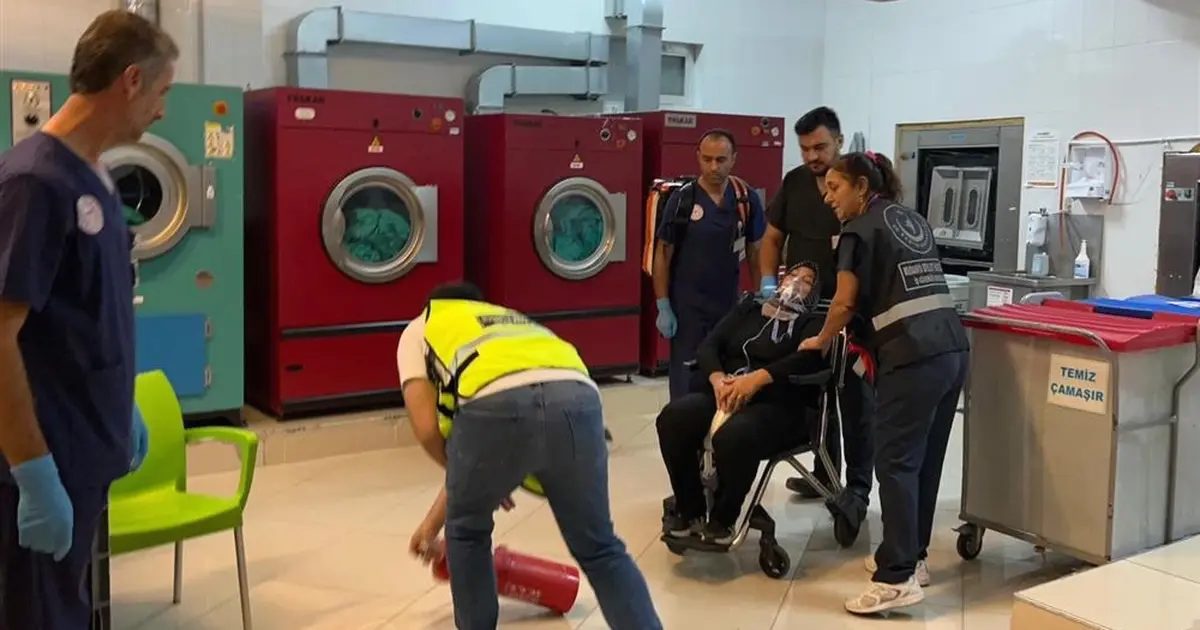 Mudanya Hastanesi’nde gerçekleştirilen yangın tatbikatı, acil durum hazırlıklarının önemini vurgulamakta