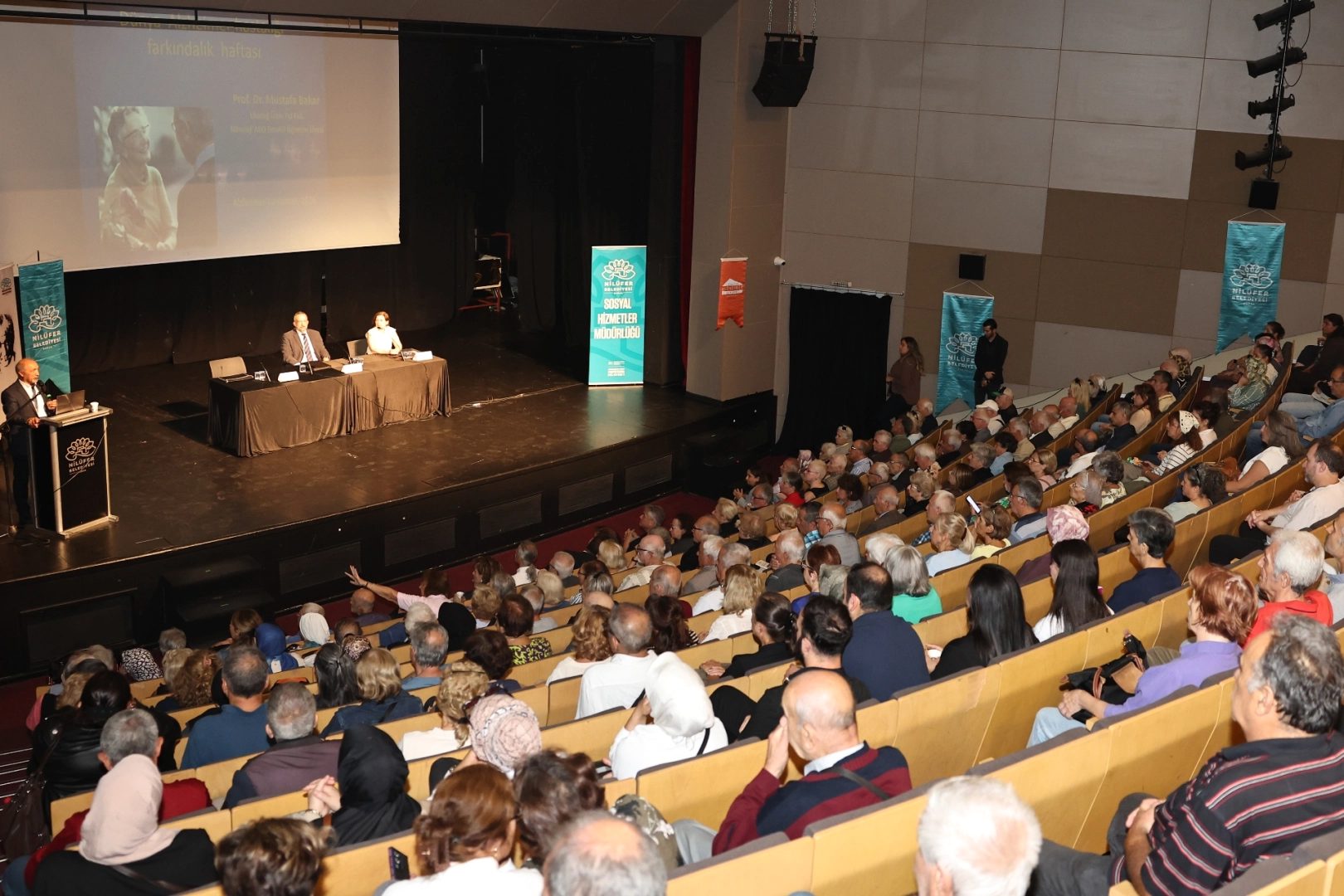Nilüfer’de düzenlenen Alzheimer semineri, hastalık hakkında bilinçlendirmeyi ve bilinçli bakım