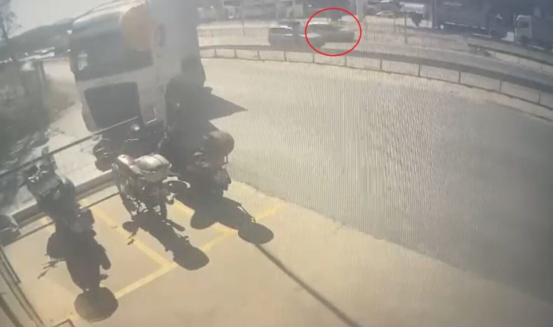 Orhangazi'de gerçekleşen trafik kazasında 4 kişi yaralandı, olay yerine ekipler