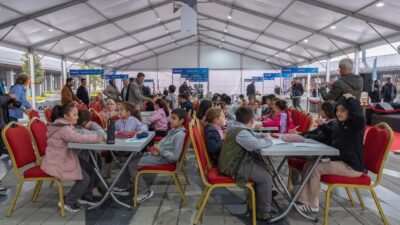 Osmangazi Kitap Günleri, çeşitli etkinliklerle devam ediyor. Kitapseverler, renkli ve