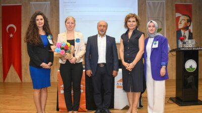 Osmangazi'de Alzheimer semineri düzenlenmiş olup, konuyla ilgili detaylı bilgiler ve